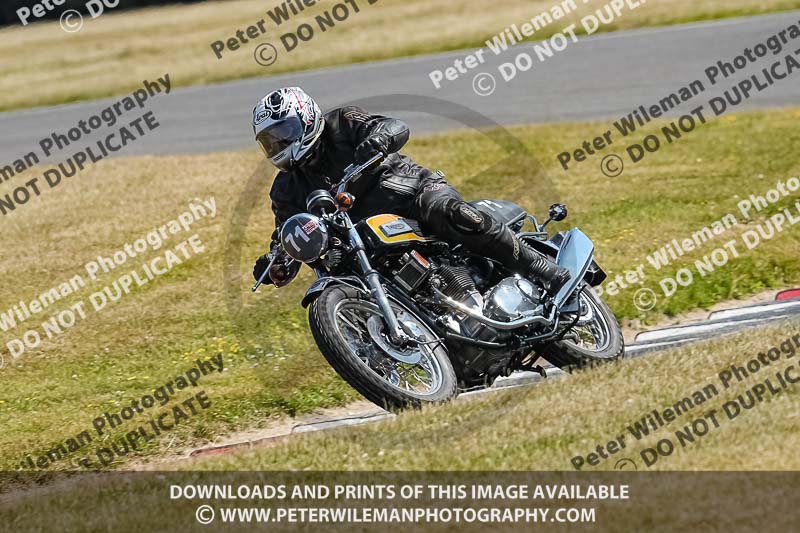 cadwell park;cadwell park photographs;cadwell trackday photographs;enduro digital images;event digital images;eventdigitalimages;peter wileman photography;racing digital images;trackday digital images;trackday photos